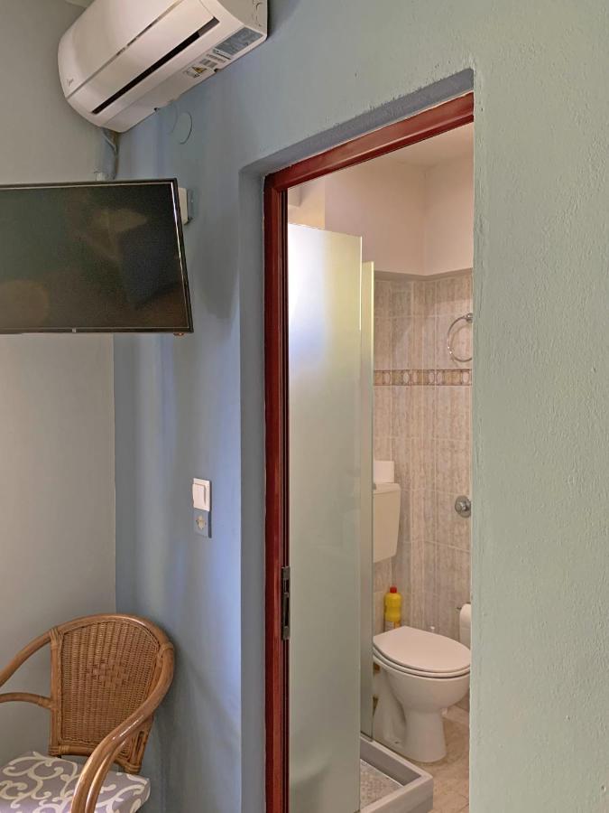 Akrotiri Rooms *