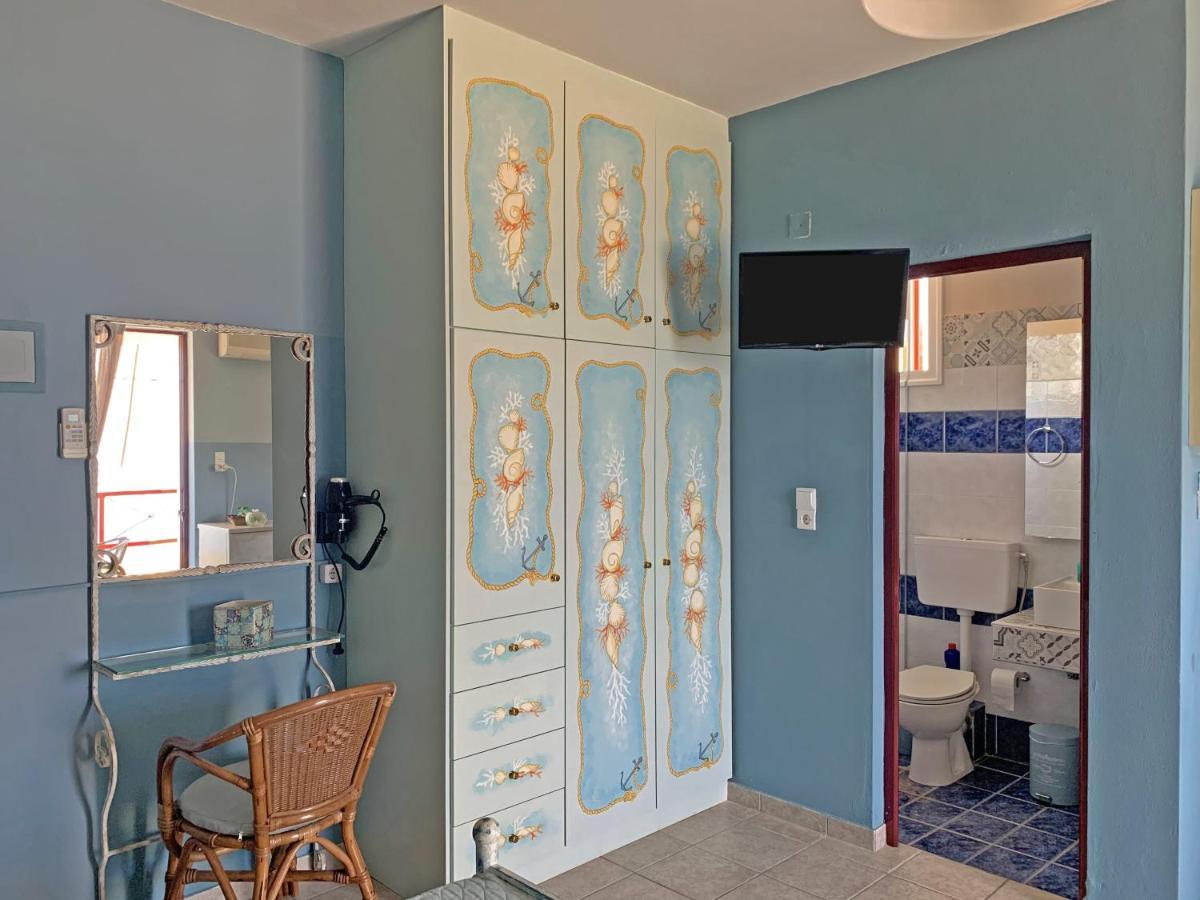 Akrotiri Rooms *