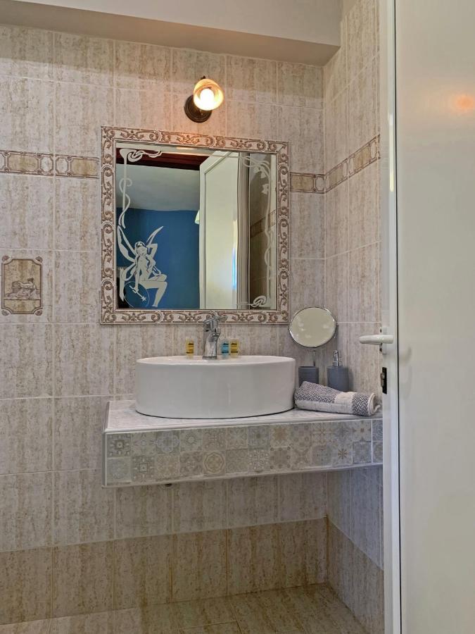 Akrotiri Rooms *