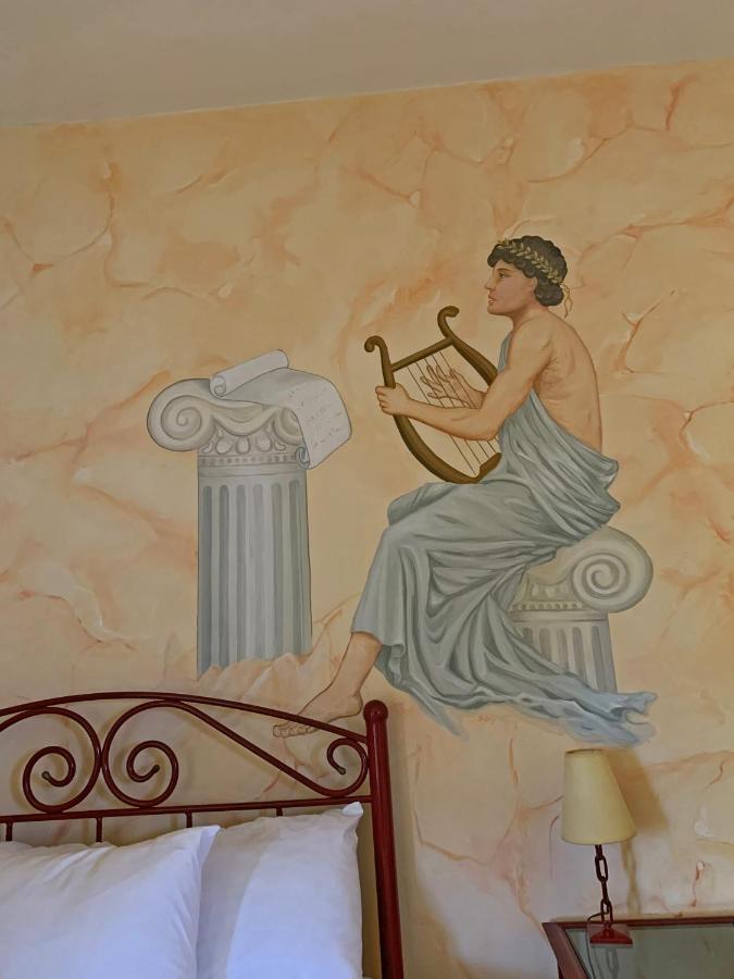 Akrotiri Rooms