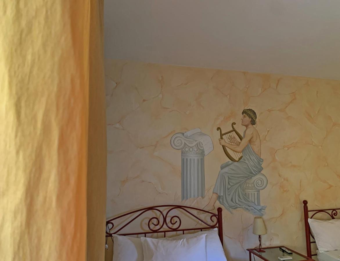 Akrotiri *