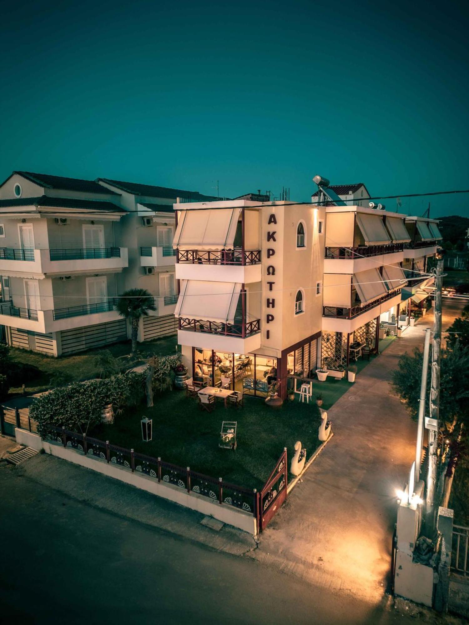 Akrotiri * Agiokampos (Evia)
