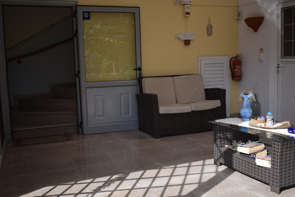 Akrotiri Rooms Apartment
